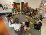 Absolwentki z naszego przedszkola odwiedziły przedszkole i przeczytały grupie Wiewiórek różnorodna literaturę dziecięcą. Dziękujemy za poświęcony czas., 